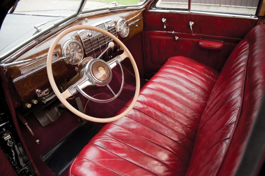 Интерьер Cadillac Series 62 Convertible Sedan (6229D) 1941 года  (фото 37 из 51)